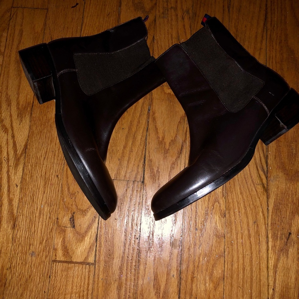 Dark brown Tommy Hilfiger women boot size 6 1/2.